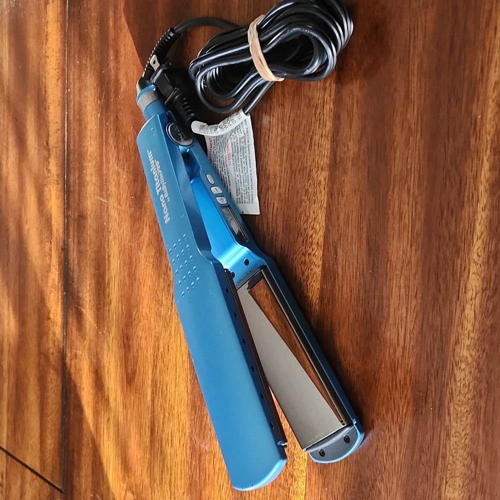 BaByliss Pro Nano Titanium 1 3/4" Ionic Straightener - Picture 3 of 16